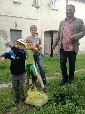 Rutkowski przerzuca wszystkie siły by dopaść Artura Guhl. To on przetrzymuje bezprawnie od 4 miesięcy 4 letniego Adriana i chowa się w różnych miejscach w Europie. Początek akcji z Policją Niemiecką!