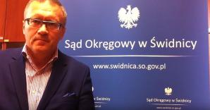 [VIDEO] Śledztwo z wniosku Bożeny Zalewskiej o ściganie prokurator Małgorzaty Sałackiej, żony Prokuratora Rejonowego z Kłodzka, będą prowadzić będą jej koledzy prokuratorzy z sąsiednich Ząbkowic Śląskich. Mimo, że ich szef prosił o wyłączenie ze sprawy!