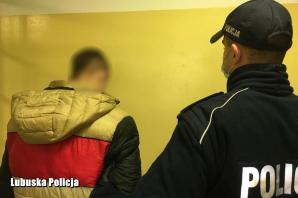 [VIDEO] Upojony alkoholem szalał na stacji paliw. Agresywny mężczyzna zatrzymany przez policjantów