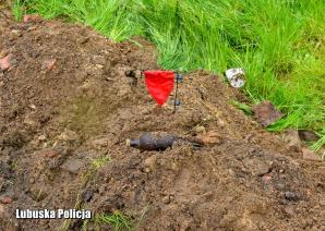 Mobilizacja służb dla bezpieczeństwa mieszkańców – niewybuch zabezpieczony przez saperów i policjantów