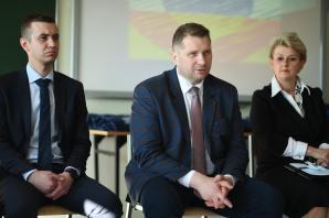 [VIDEO] Dzieci otwierają nową historię relacji polsko-ukraińskich – minister Przemysław Czarnek odwiedził polskich i ukraińskich uczniów Zespołu Szkół w Bojanowie