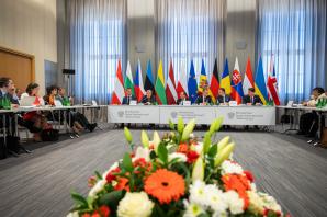 [VIDEO] Międzynarodowa konferencja ministrów do spraw uchodźców wojennych z Ukrainy. W spotkaniu uczestniczyli przedstawiciele: Polski, Litwy, Łotwy, Estonii, Rumunii, Bułgarii, Mołdawii, Słowacji, Czech, Węgier, Austrii, Niemiec, Wielkiej Brytanii