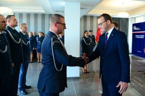 Minister Sprawiedliwości wyróżnił funkcjonariuszy Służby Więziennej za pomoc uchodźcom z Ukrainy