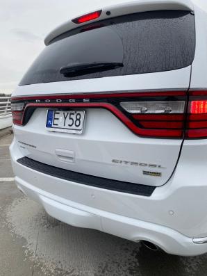 [VIDEO] RUTKOWSKI: Julinek Park pod Warszawą i zuchwała kradzież białego Dodge Durango – Biuro Rutkowski poszukuje sprawców!