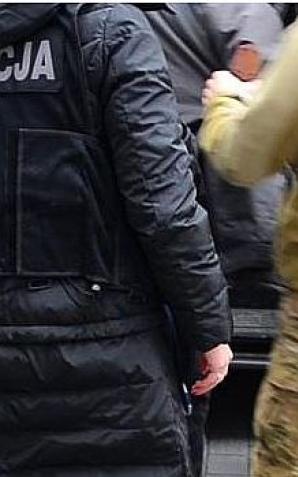 [VIDEO] Policjanci zabezpieczyli pierwsze szczątki ludzkie, które zostały skradzione z cmentarza