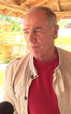 [VIDEO] Karol Strasburger: Na planie filmowym aktor musi zapomnieć o swoich prywatnych problemach. Czasami w sercu smutek, a widzów trzeba rozśmieszać