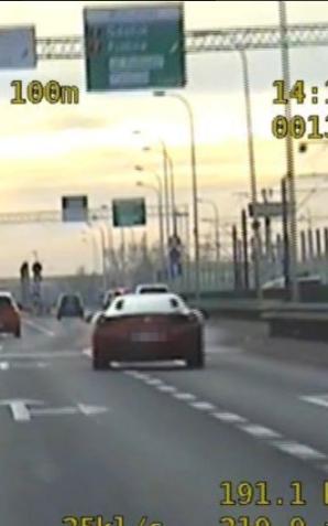 [VIDEO] Pędził ferrari prawie 200 km/h