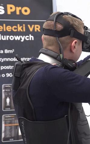 [VIDEO] Policjanci będą trenować strzelanie replikami broni sprzężonymi z wirtualną rzeczywistością. Rozwiązanie polskiego start-upu znajdzie zastosowanie także w e-sporcie
