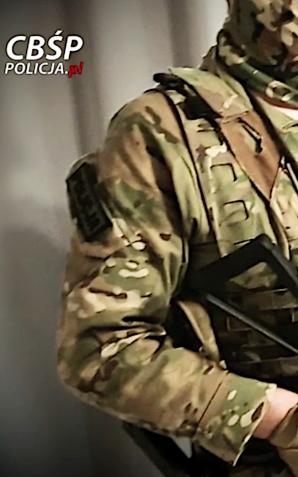 [VIDEO] Zlikwidowane agencje towarzyskie, zatrzymane osoby podejrzane, przejęta nielegalna broń i narkotyki