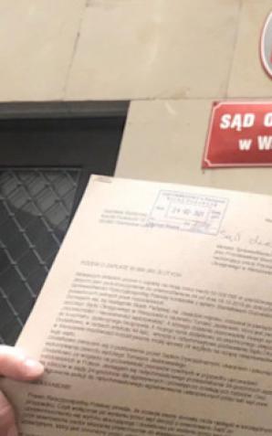 [VIDEO] Pozew o 50 000 000 zł przeciwko polskiemu systemowi Wymiaru Sprawiedliwości złożył dziś w Warszawie ojciec, który mając pełnię władzy rodzicielskiej, został przez „niezależnego i niezawisłego sędziego” pozbawiony kontaktu z dzieckiem!