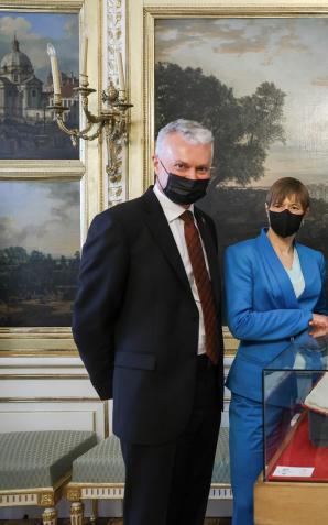 [VIDEO] Uroczystości Konstytucji 3 Maja na dziedzińcu Zamku Królewskiego w Warszawie. Prezydenci Polski – Andrzej Duda, Litwy – Gitanas Nausėda, Estonii – Kersti Kaljulaid, Łotwy – Egils Levits i Ukrainy Wołodymyr Zełenski podpisali wspólną deklarację