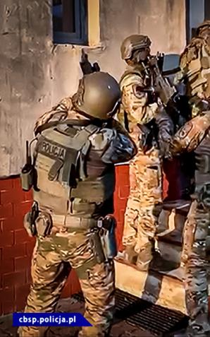 [VIDEO] Uderzenie specgrupy w pseudokibiców