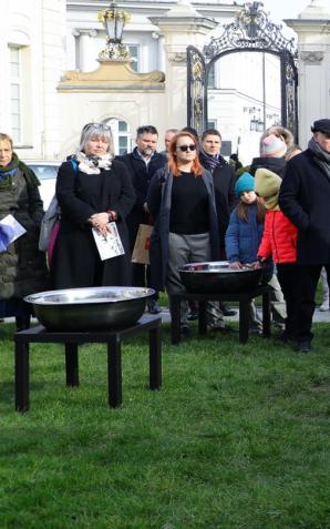 „Żadnych marzeń” – piktogram Jerzego Kaliny w hołdzie powstańcom styczniowym na dziedzińcu Ministerstwa Kultury i Dziedzictwa Narodowego