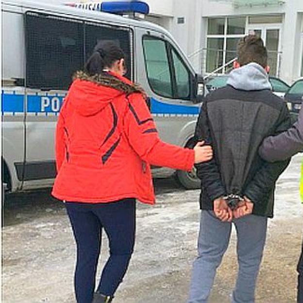 20-letni kurier okradał paczki. Dorwała go policja!