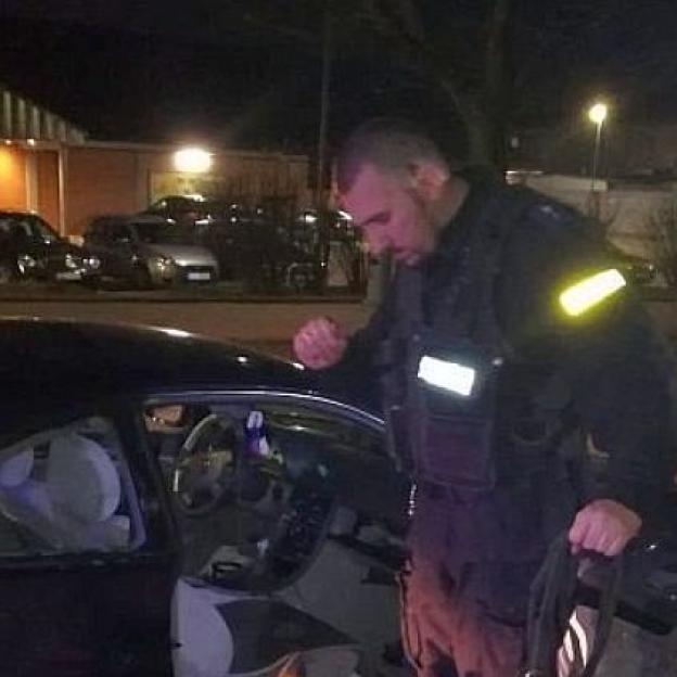 Uciekali z małymi dziećmi w aucie będąc pod wpływem narkotyków