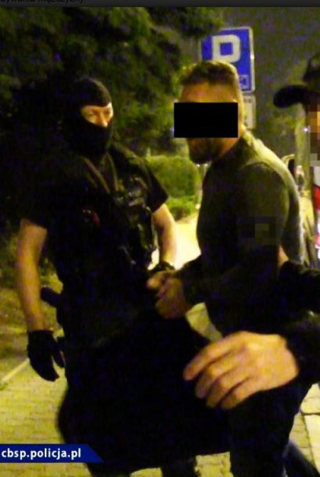 W policyjnej eskorcie do kraju przyleciał z Włoch Paweł M. ps. 