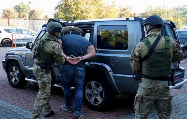 Wpadł naczelnik urzędu skarbowego z Podkarpacia i czworo biznesmenów. Zatrzymania na gorąco. Łapówki. Parasol ochronny. Fikcyjne faktury