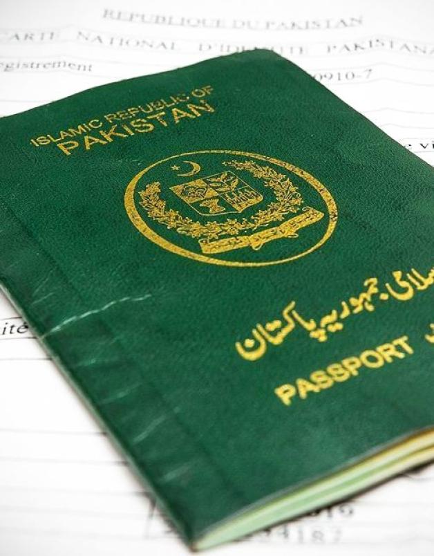 Obywatel Pakistanu legitymował się oryginalnym paszportem z fałszywą wizą