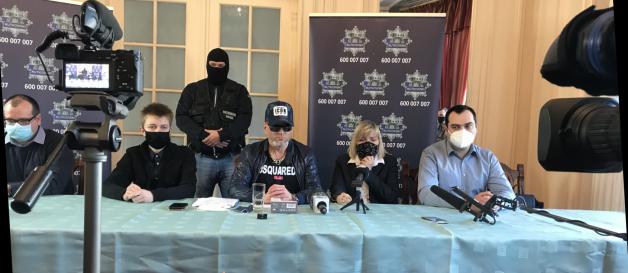 [VIDEO] Kontrowersyjna sprawa oskarżenia właścicieli Punktu Przedszkolnego w Babiczkach o molestowanie dzieci - konferencja Krzysztofa Rutkowskiego 22 lutego w Łodzi