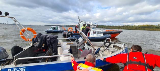 [VIDEO] Szkolenie policjantów na akwenie Zalewu Włocławskiego