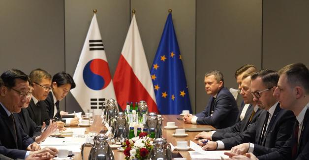 Spotkanie wiceministra Marcina Horały z wiceministrem Ziemi, Infrastruktury i Transportu Republiki Korei Eo Myeong-so