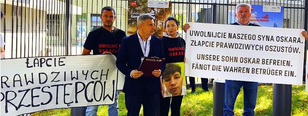 [VIDEO] Protest pod Ambasadą Niemiec w Warszawie w obronie uwięzionego studenta Oskara Gwizdały!