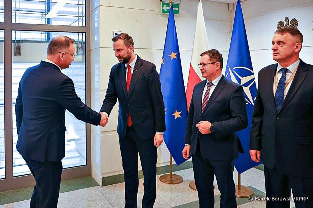 [VIDEO] W Biurze Bezpieczeństwa Narodowego odbyło się spotkanie Prezydenta Andrzeja Dudy z Wicepremierem, Szefem MON Władysławem Kosiniakiem–Kamyszem